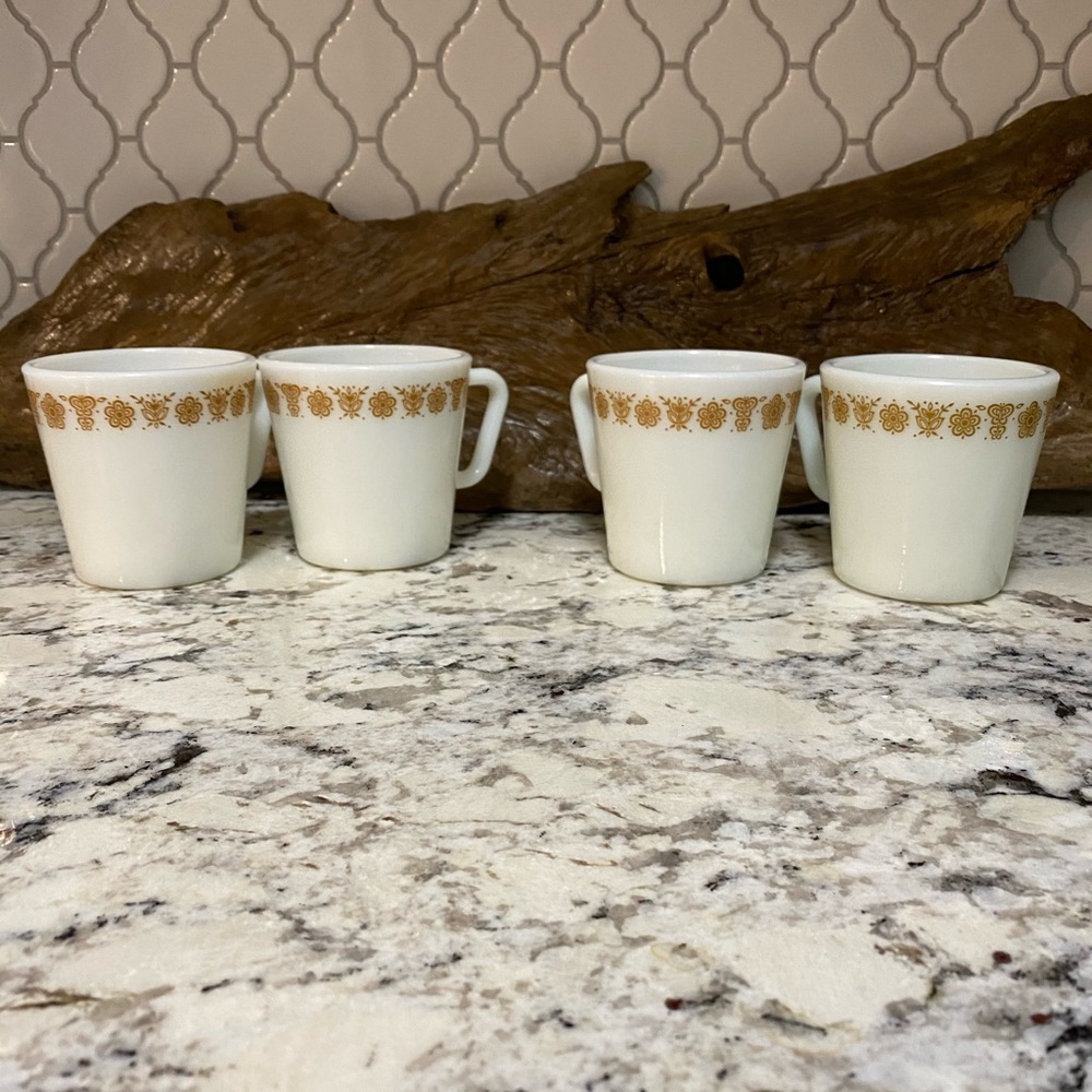Pyrex Butterfly Gold mugs - Picture 2 of 3